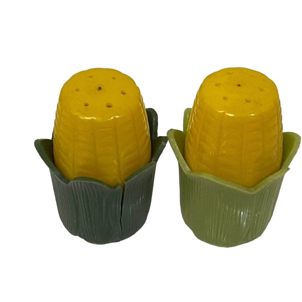 Vintage Salt & Pepper Shaker Set Corn Husk Corn On The Cob Plastic‎ 1970 2"
